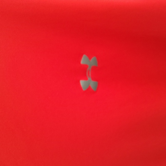 Under Armour Men's Red T-Shirt Size XL - Picture 3 of 6